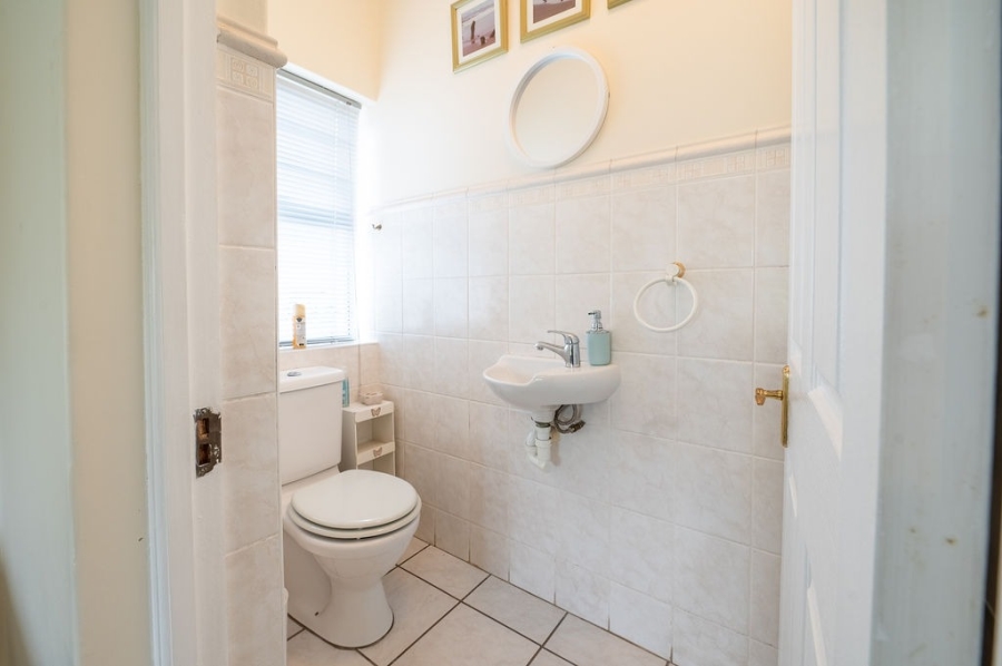 To Let 3 Bedroom Property for Rent in Costa Sarda Western Cape